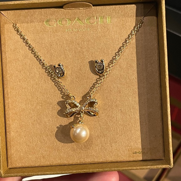 NWT！COACH Bow Pearl Necklace And Earrings Set（COACH CY110）Holiday Gift